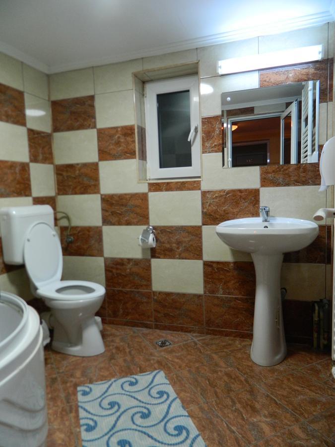 Vila Tom Cris Hotel Къмпина Екстериор снимка